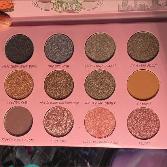 FRIENDS Eyeshadow Palette - Picture 3 of 7